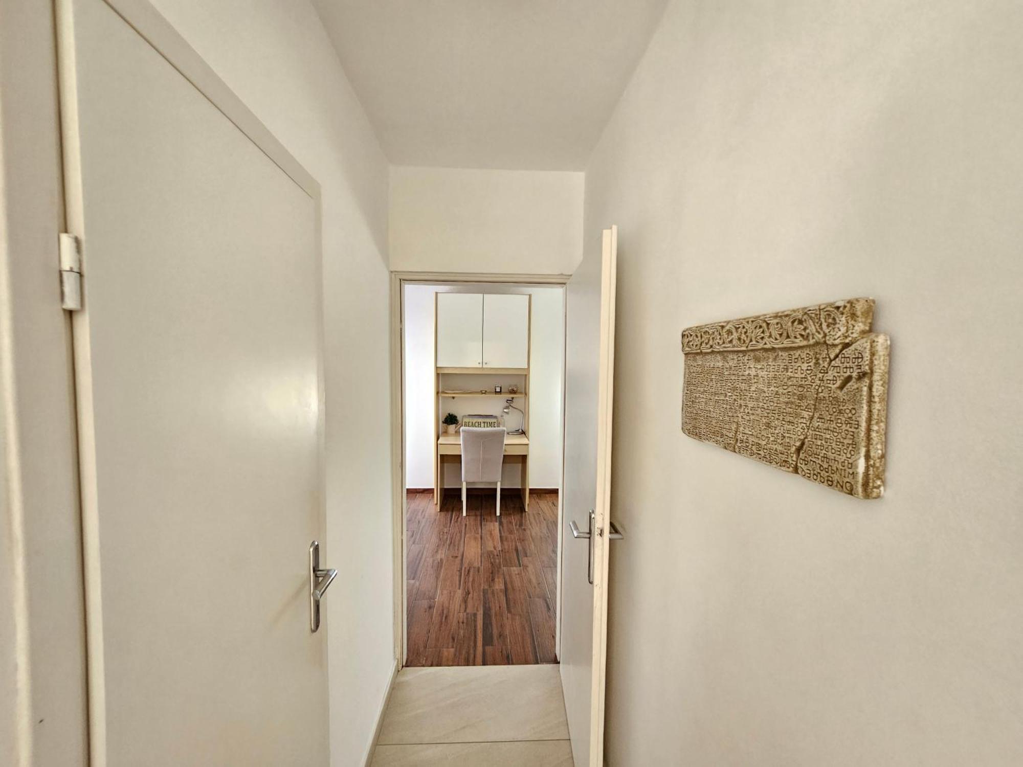 Dora Apartment *