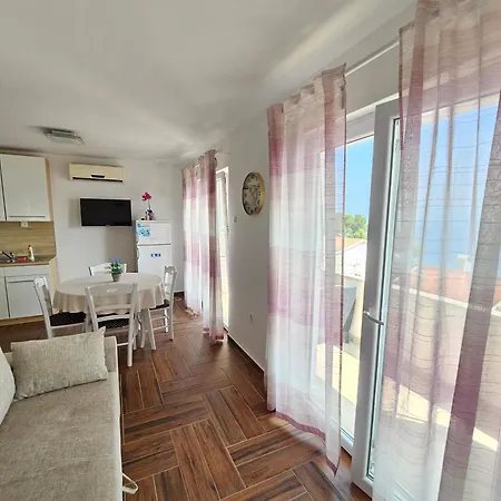 Apartments Dora Vantacici Exterior photo