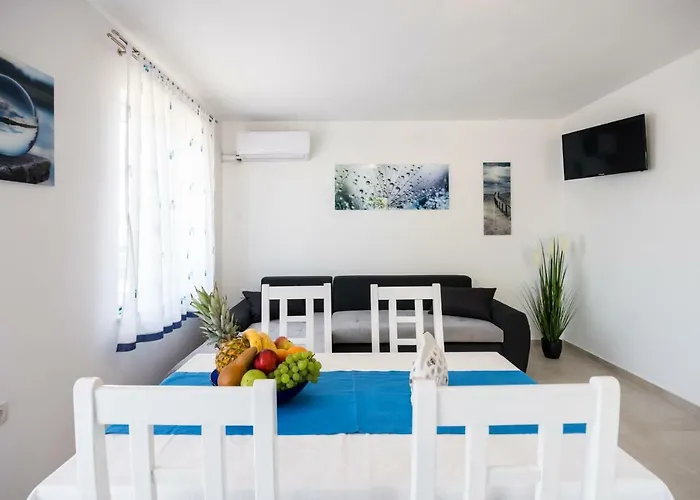 Apartments Dora