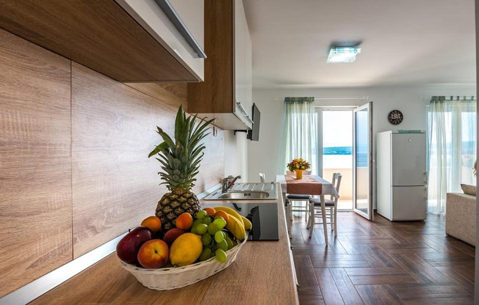 Dora Apartment Vantacici