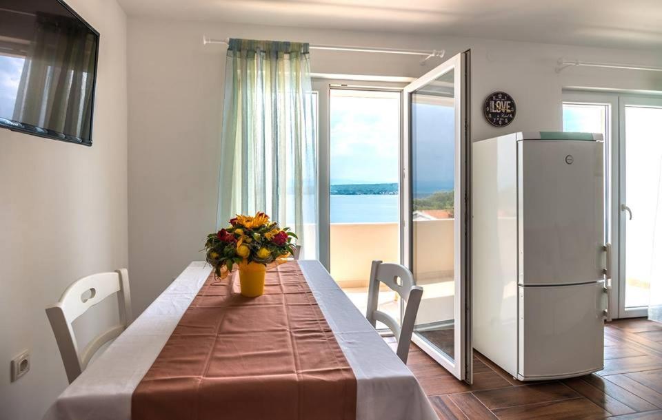 Dora Apartment *