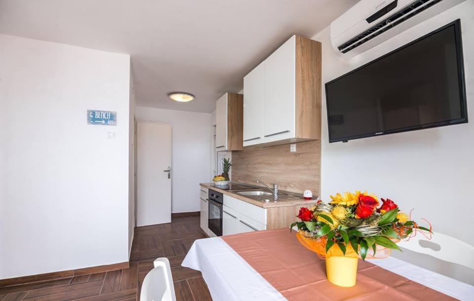 Dora Apartment