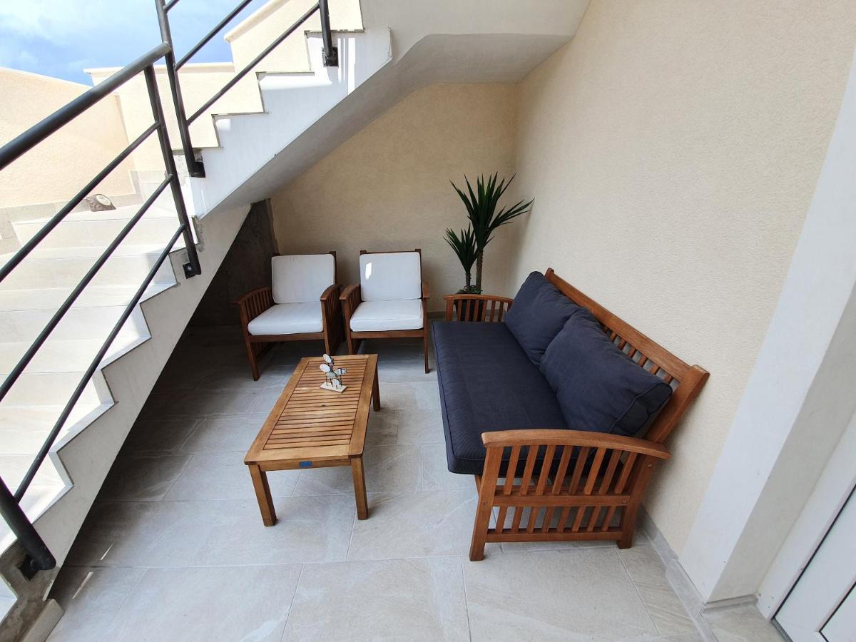 Dora Apartment *