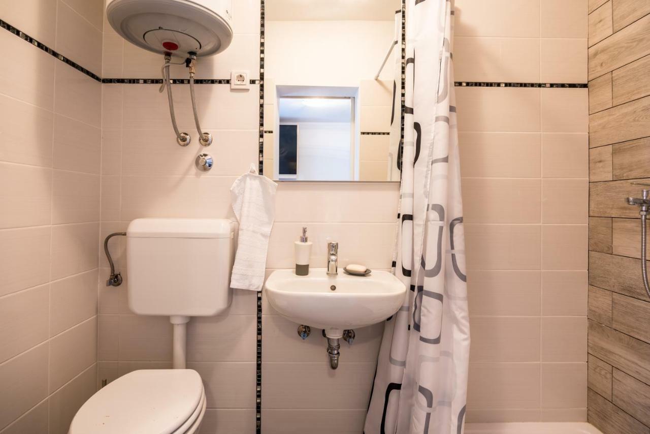 Dora Apartament *