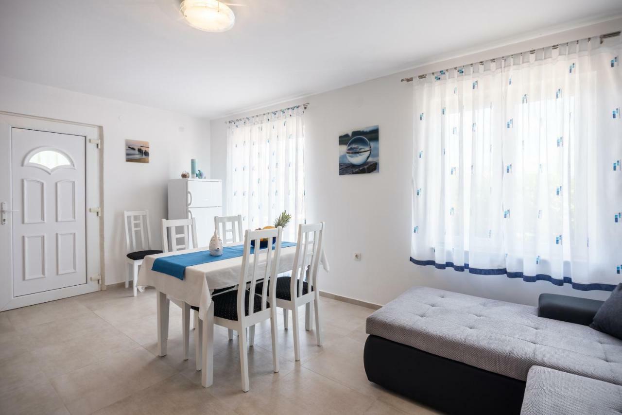 Dora Apartament Vantacici