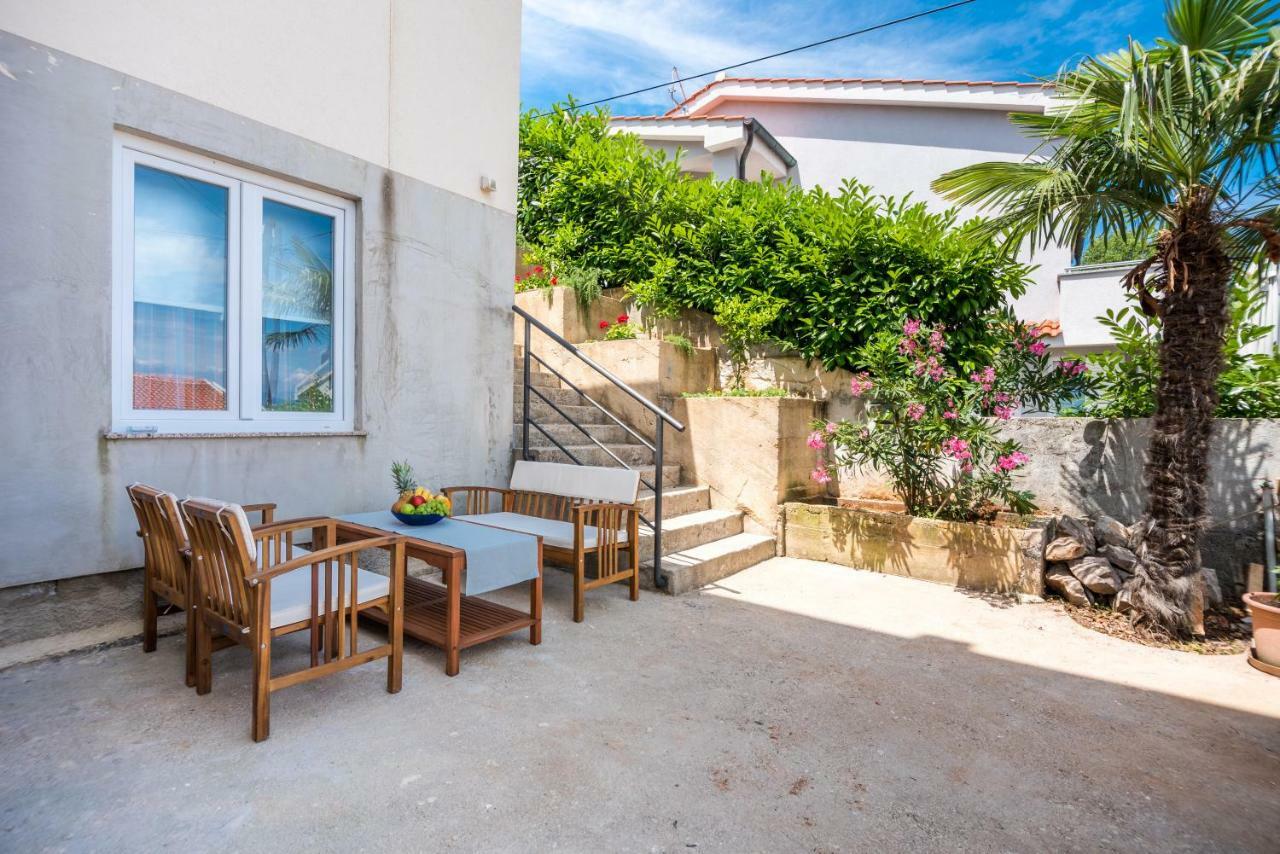 Apartament Dora *