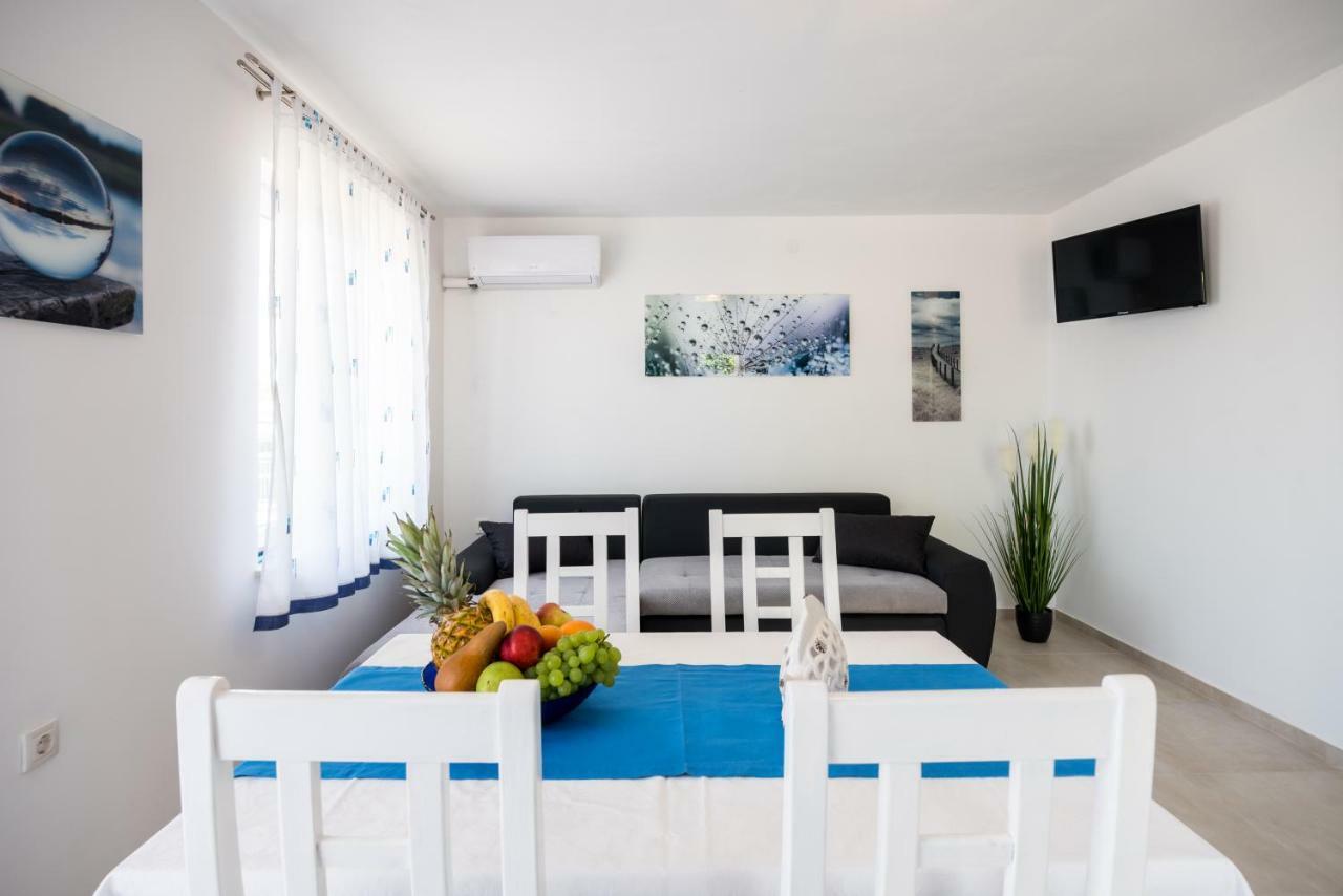 Dora Apartament *