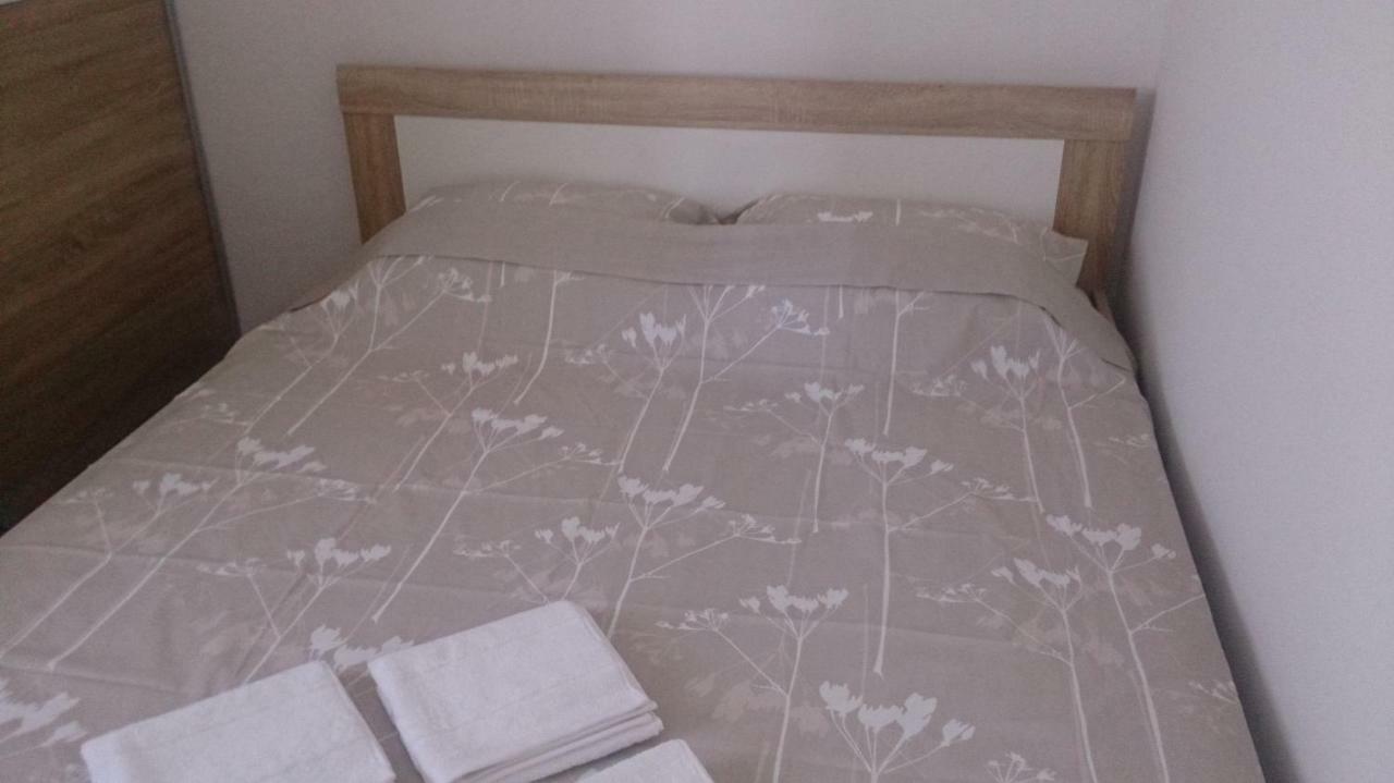 Dora Apartament *