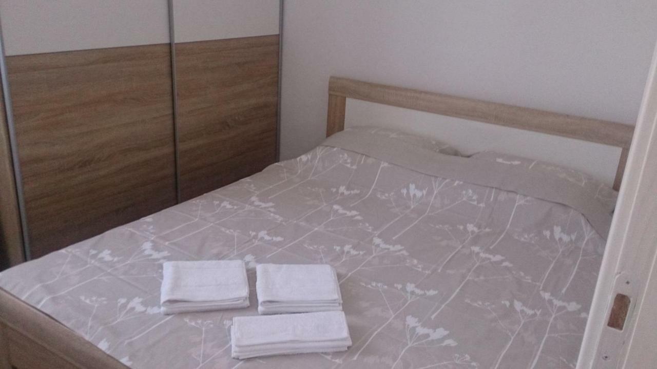 Dora Apartment *